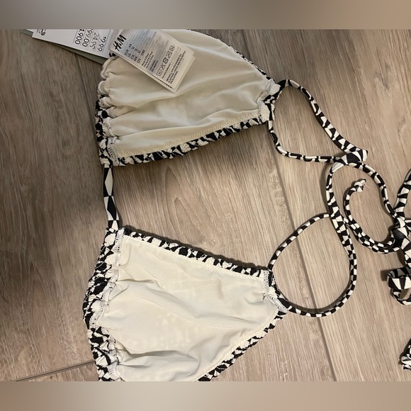 NWT H&M Black and White Pattered Bikini Top - Picture 4 of 5